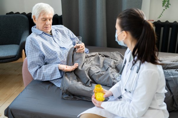 evde-hasta-bakimi-sigorta-kapsamina-girer-mi